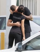 Adriana-Lima-Kissing-Boyfriend-4
