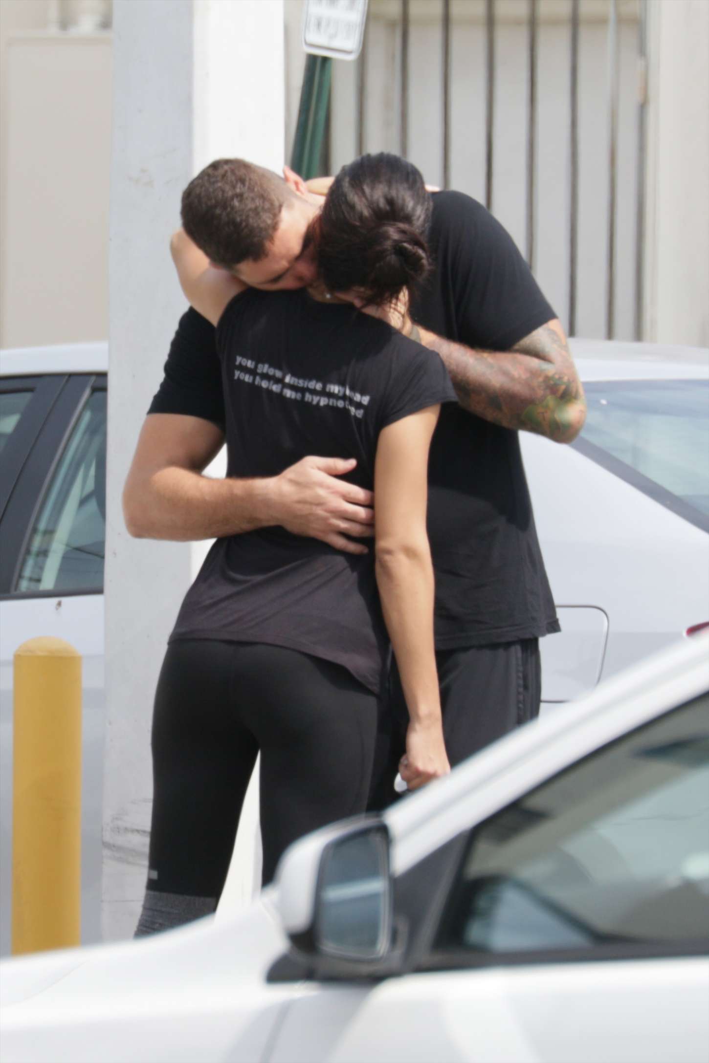 Adriana-Lima-Kissing-Boyfriend-4