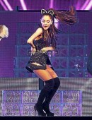 Ariana-Grande-Honeymoon-Tour-Detroit-1