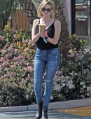 Ashley-Benson-Booty-in-Jeans-3