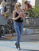 Ashley-Benson-Booty-in-Jeans-5