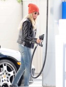 Ashley-Tisdale-Pumping-Gas-in-Toluca-Lake-3