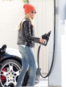 Ashley-Tisdale-Pumping-Gas-in-Toluca-Lake-7