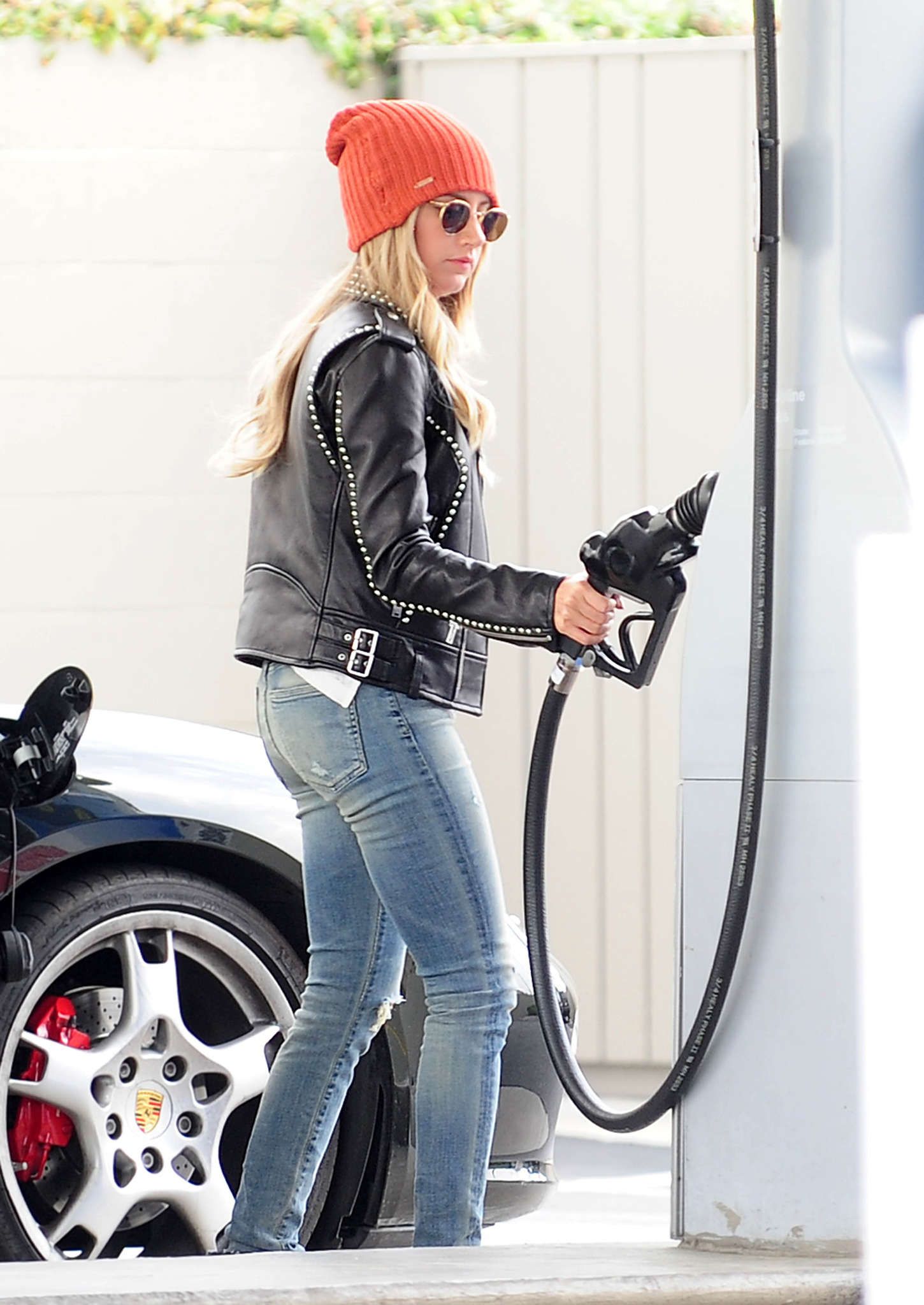 Ashley-Tisdale-Pumping-Gas-in-Toluca-Lake-7