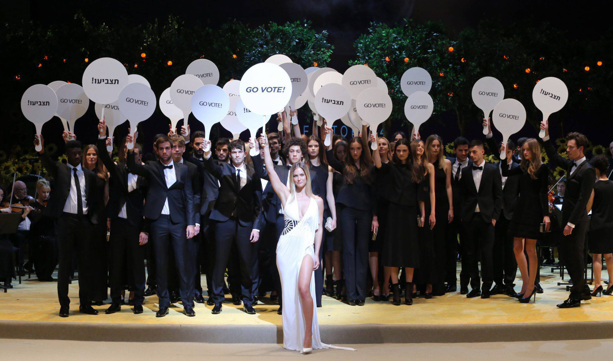 Bar-Refaeli-at-Factory-54-Summer-2015-Runway-Fashion-Show-4