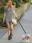 Bella-Thorne-walking-dog-1