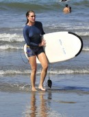 Brooke-Shields-Surfing-in-Costa-Rica-2