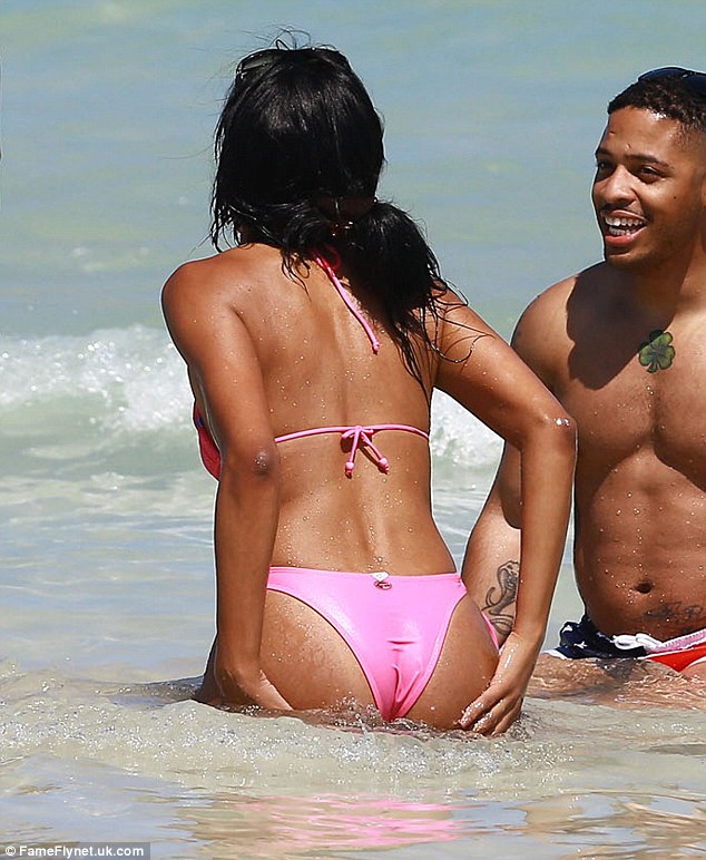Claudia-Jordan-in-Bikini-2