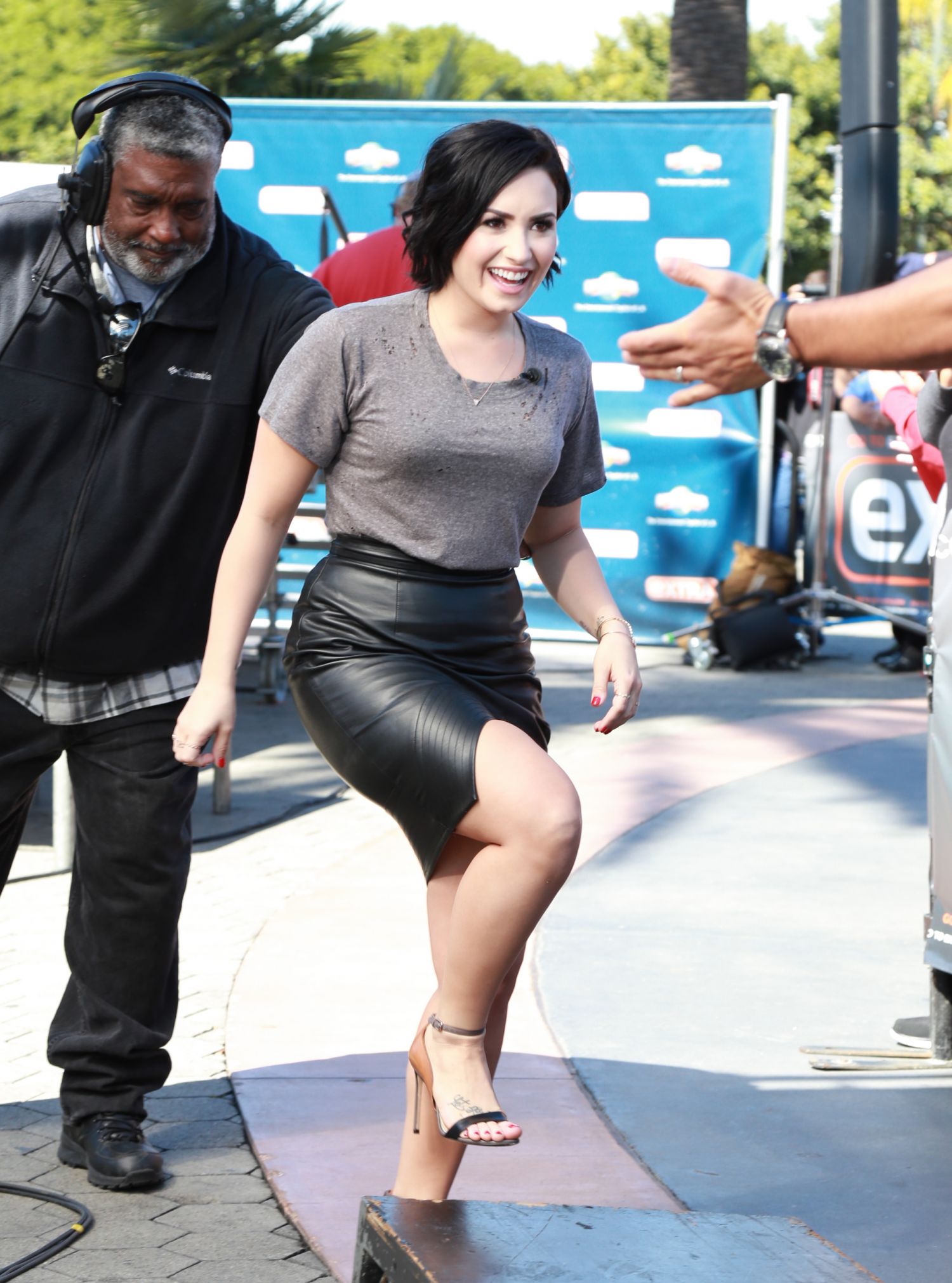 Demi-Lovato-on-the-Set-Extra-13