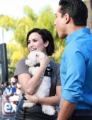 Demi-Lovato-on-the-Set-Extra-2