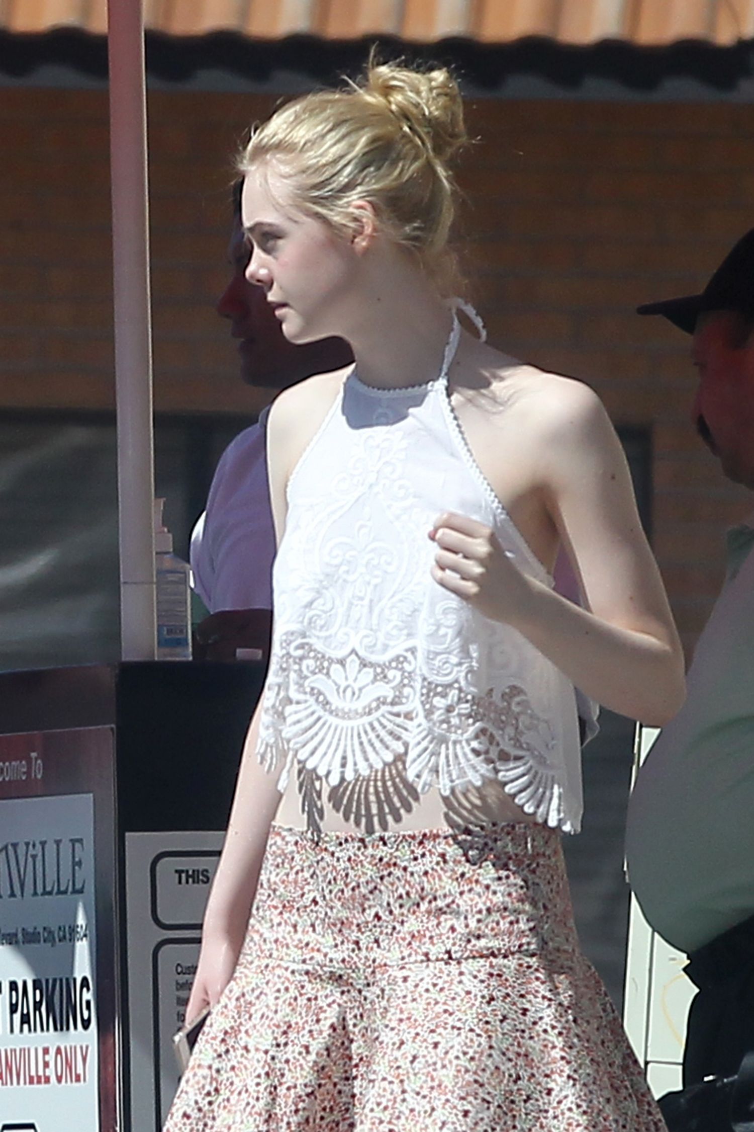 Elle-Fanning-Out-and-About-LA-601