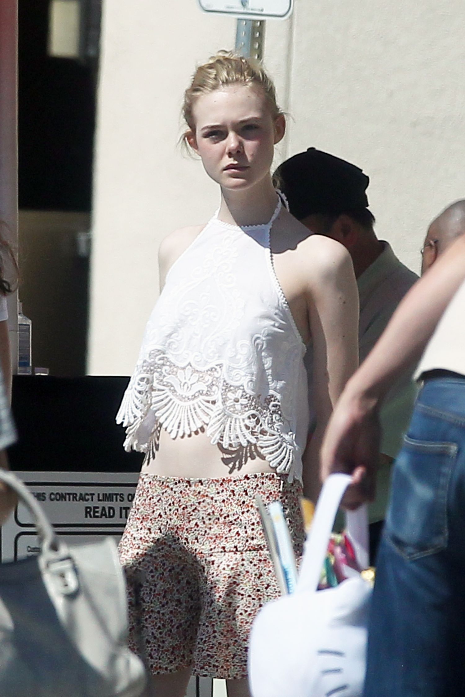 Elle-Fanning-Out-and-About-LA-608