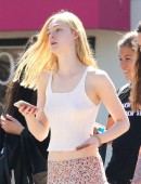 Elle-Fanning-Shopping-Studio-City-1