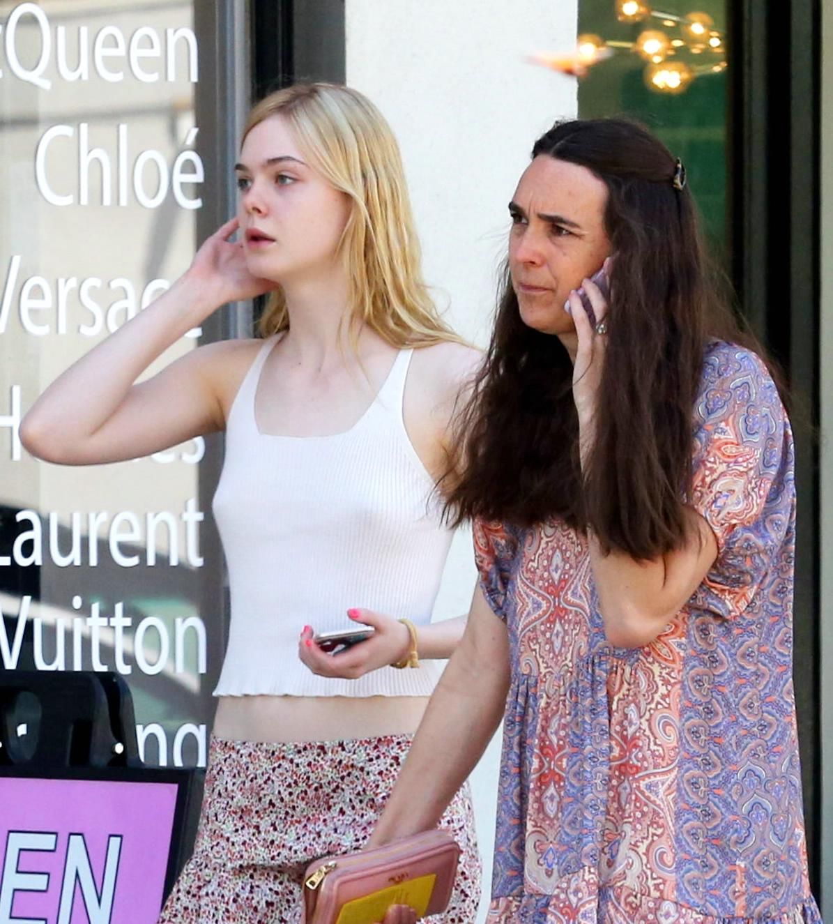 Elle-Fanning-Shopping-Studio-City-3