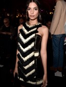 Emily-Ratajkowski-at-Balmain-Fashion-Show-Paris-2