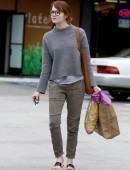 Emma-Stone-Grocery-Shopping-4