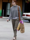 Emma-Stone-Grocery-Shopping-6