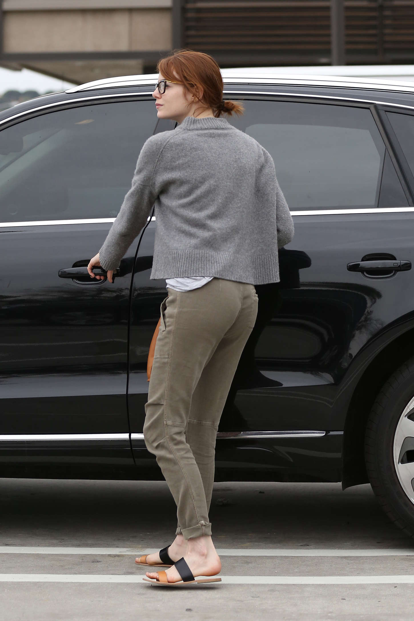 Emma-Stone-Grocery-Shopping-7
