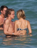 Gigi-Hadid-in-Bikini-Miami-Beach-10