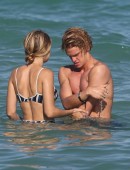 Gigi-Hadid-in-Bikini-Miami-Beach-13