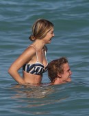 Gigi-Hadid-in-Bikini-Miami-Beach-14