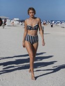 Gigi-Hadid-in-Bikini-Miami-Beach-2