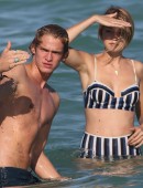 Gigi-Hadid-in-Bikini-Miami-Beach-6