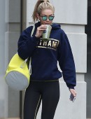 Gigi-Hadid-in-Tight-Leggings-3
