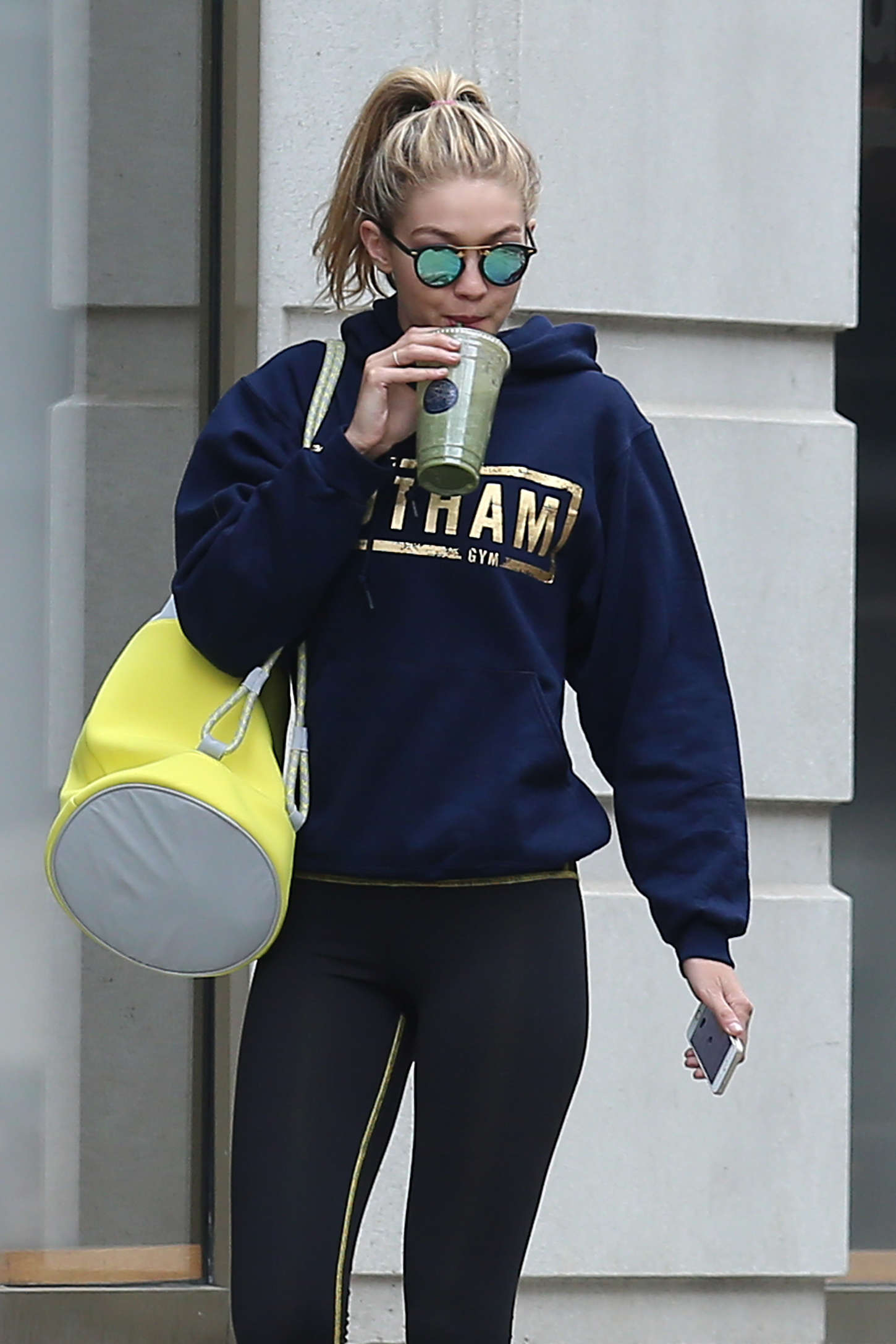 Gigi-Hadid-in-Tight-Leggings-3