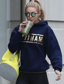 Gigi-Hadid-in-Tight-Leggings-4