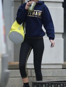 Gigi-Hadid-in-Tight-Leggings-5