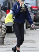 Gigi-Hadid-in-Tight-Leggings-7