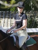 Iggy-Azalea-Horseback-Riding-LA-4