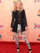 Iggy-Azalea-Performing-2015-iHeartRadio-Music-Awards-in-LA-2