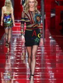 Karlie-Kloss-Versace-Fashion-Show-Runaway-2015-2