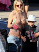 Kate-Hudson-Malibu-1
