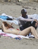 Kate-Hudson-in-Bikini-Malibu-12