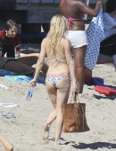 Kate-Hudson-in-Bikini-Malibu-3