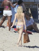 Kate-Hudson-in-Bikini-Malibu-4