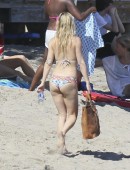 Kate-Hudson-in-Bikini-Malibu-5