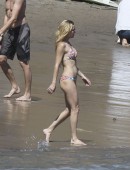 Kate-Hudson-in-Bikini-Malibu-6