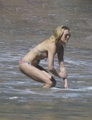 Kate-Hudson-in-Bikini-Malibu-9