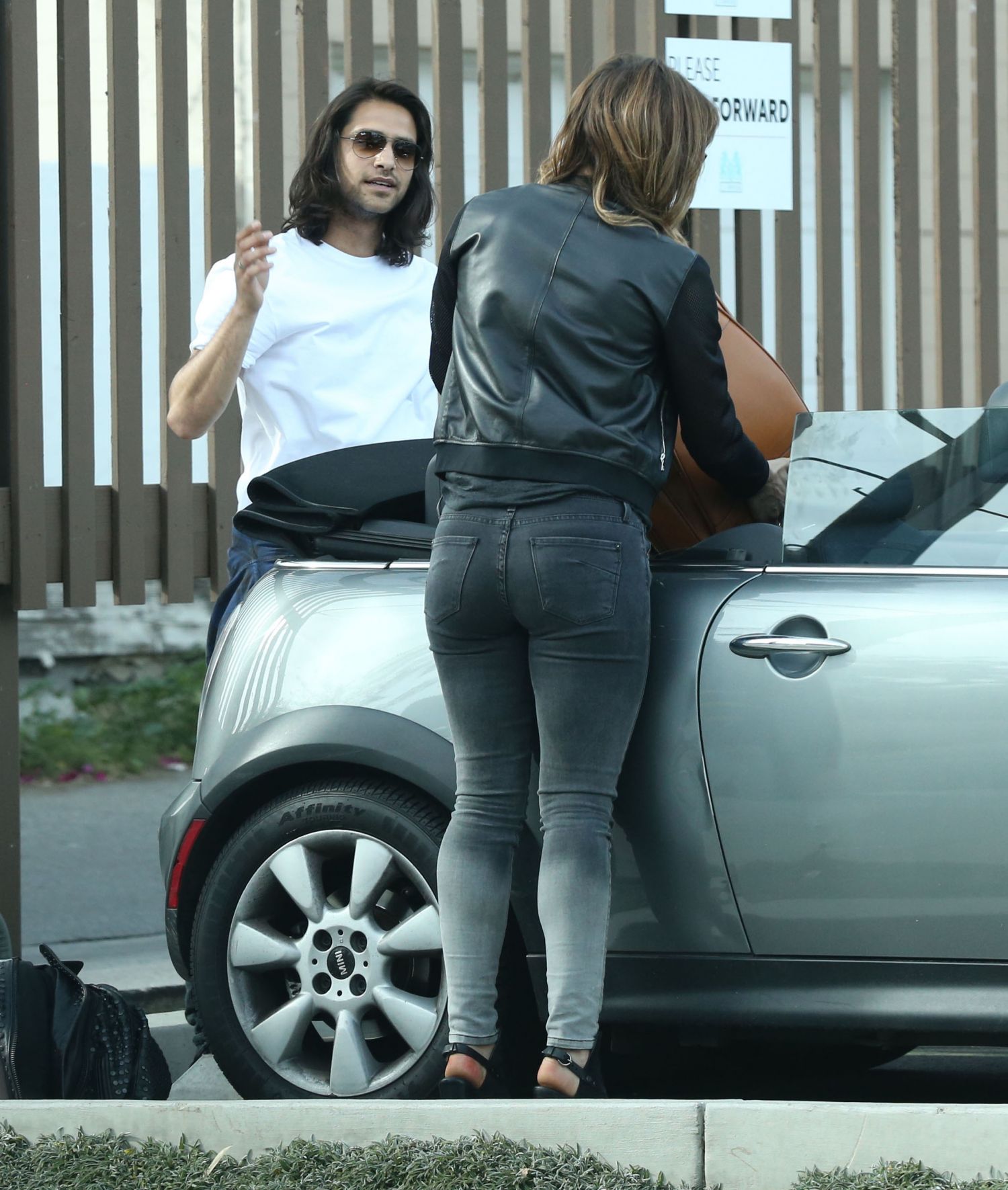 Katharine-McPhee-Booty-in-Jeans-151