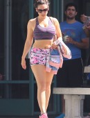 Kelly-Brook-in-Shorts-55