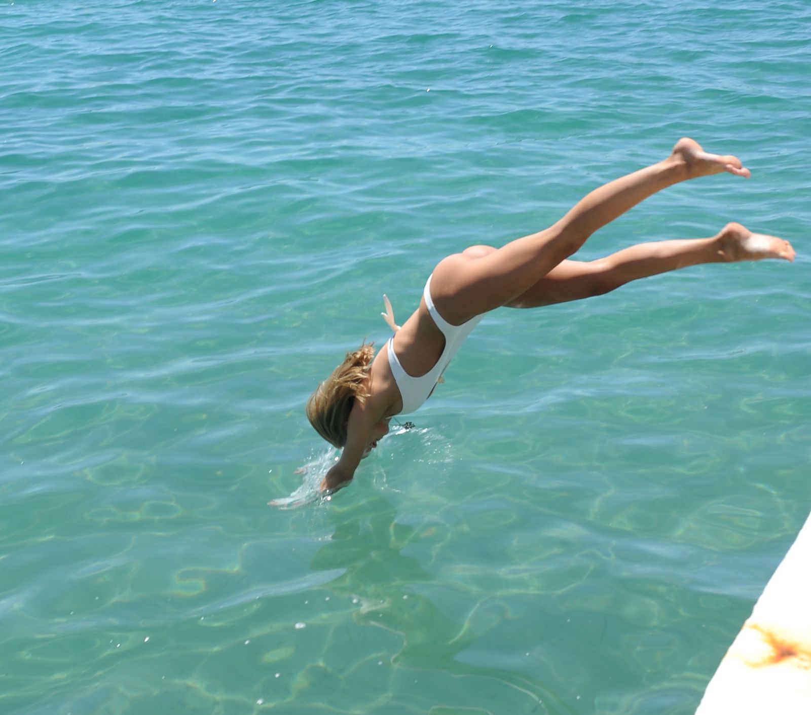 Kimberley-Garner-Swimsuit-Candids-Cannes-4