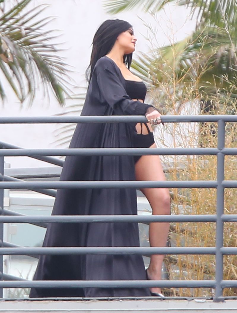 Kylie-Jenner-Photoshoot-Candids-in-Hollywood-9