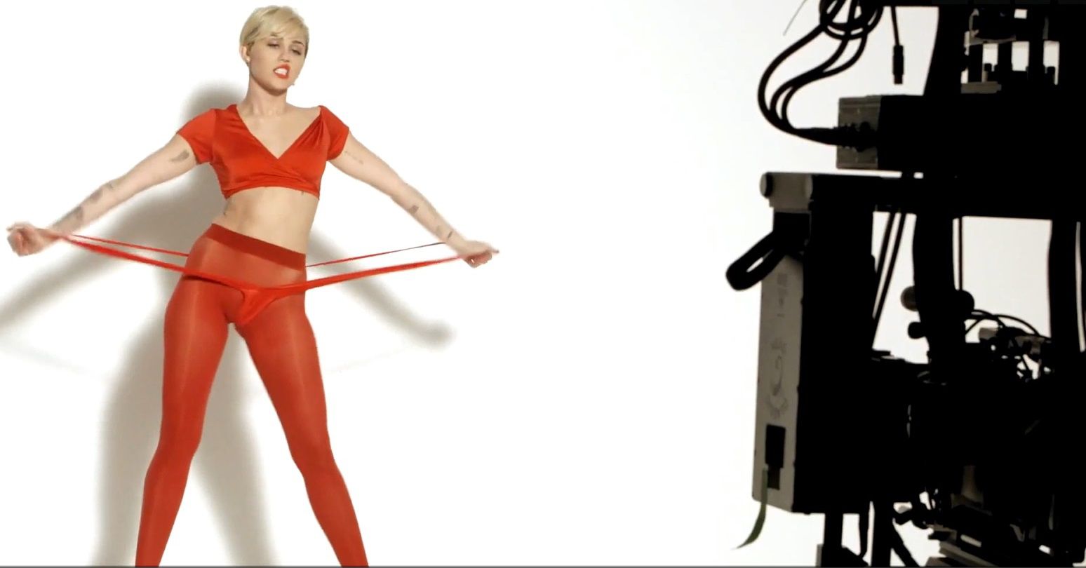 Miley-Cyrus-Golden-Lady-Leggings-Photoshoot-14