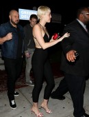 Miley-Cyrus-The-Laugh-Factory-Hollywood-2