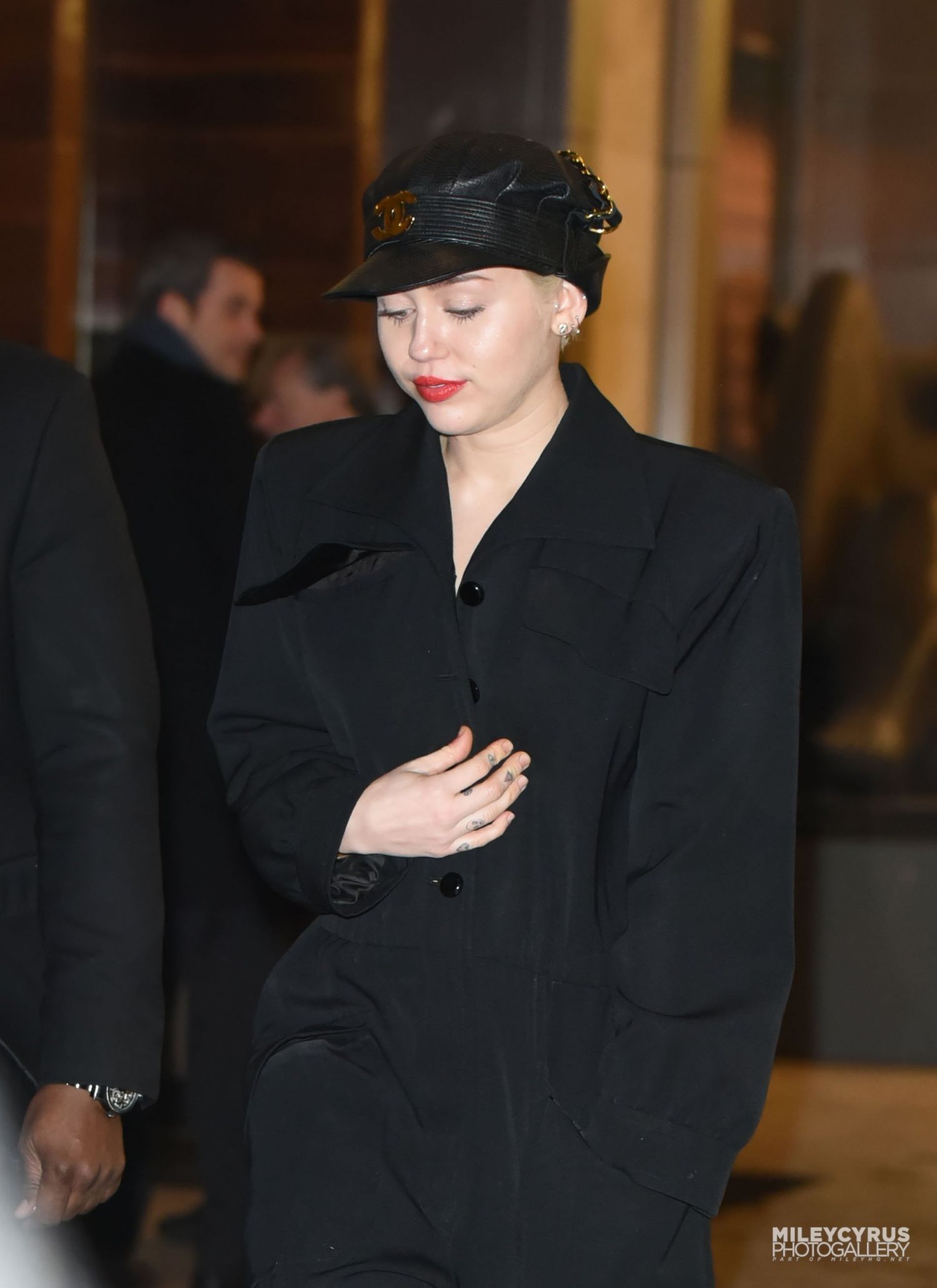 Miley-Cyrus-Tibet-House-Benefit-Concert-6