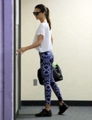 Miranda-Kerr-in-Leggings-2